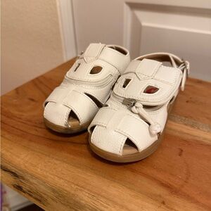 Billy Footwear zippered sandals / white / size 9 little kid